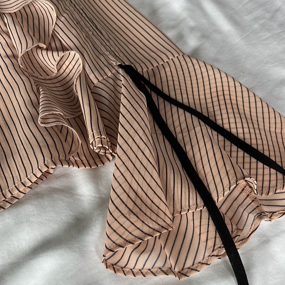 Guess XS sheer pink pinstripe ruffled with arm ties blouse - Picture 4 of 5
